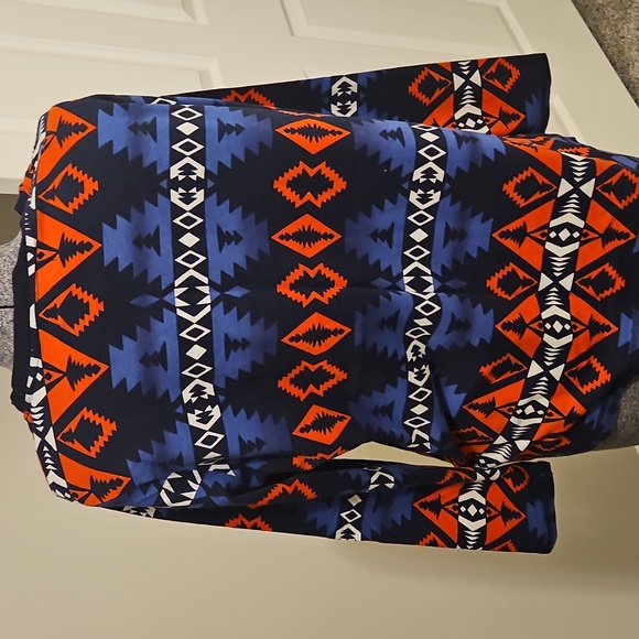 Lauren Ralph Lauren Active vintage Aztec Southwest Print Top - Picture 4 of 6